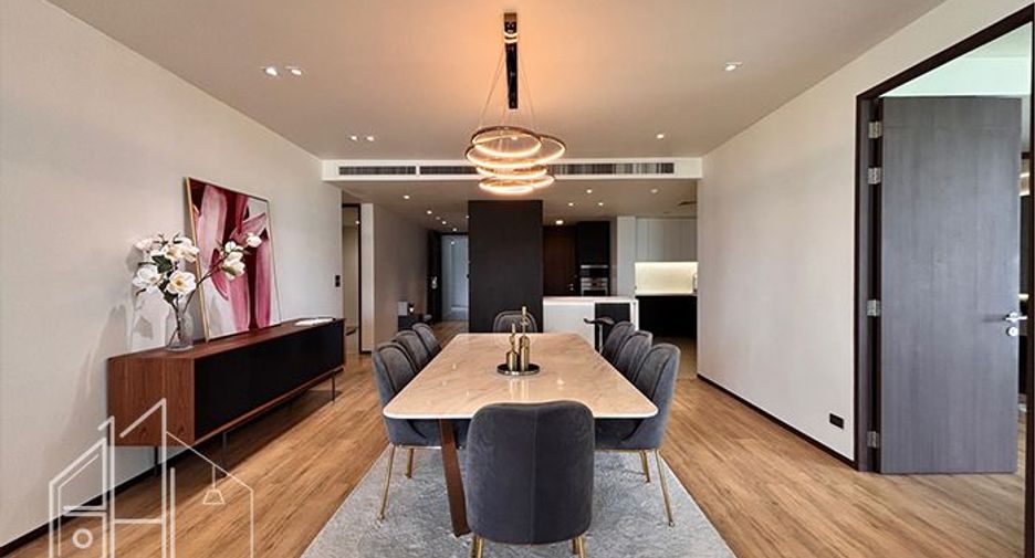 For rent 3 bedrooms apartment in Khlong Toei, Bangkok