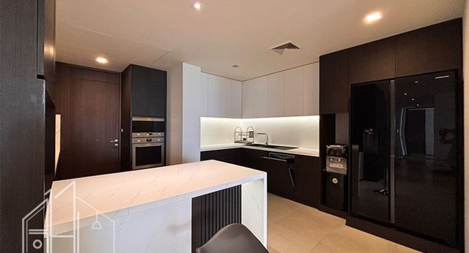 For rent 3 bedrooms apartment in Khlong Toei, Bangkok