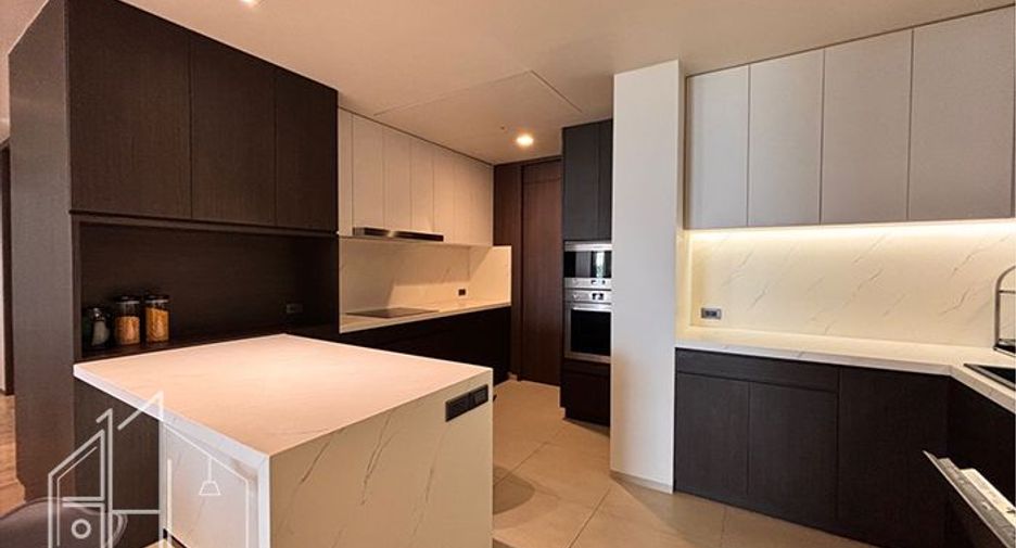 For rent 3 bedrooms apartment in Khlong Toei, Bangkok