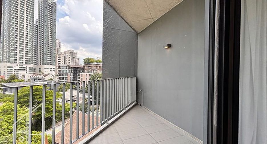 For rent 3 bedrooms apartment in Khlong Toei, Bangkok