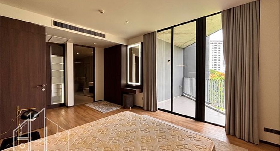 For rent 3 bedrooms apartment in Khlong Toei, Bangkok