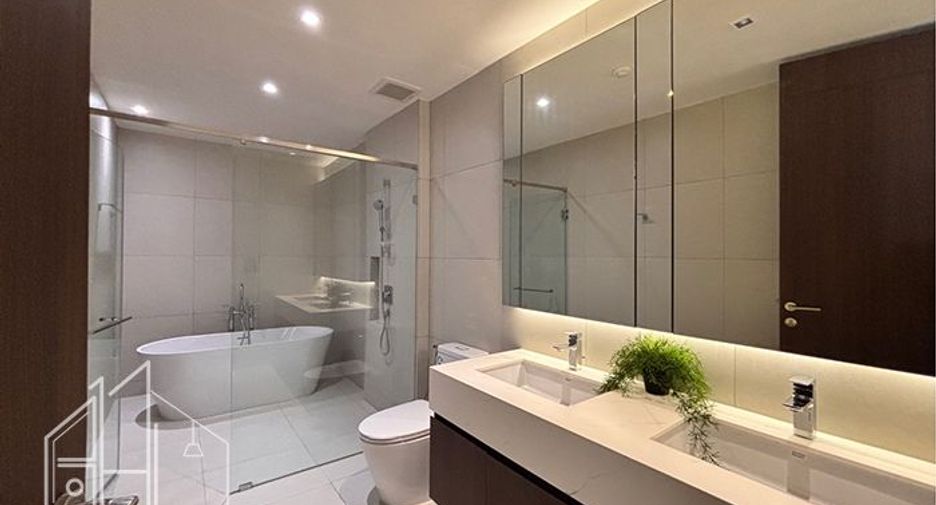 For rent 3 bedrooms apartment in Khlong Toei, Bangkok