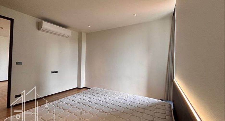 For rent 3 bedrooms apartment in Khlong Toei, Bangkok