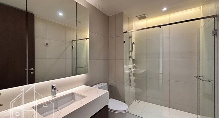 For rent 3 bedrooms apartment in Khlong Toei, Bangkok