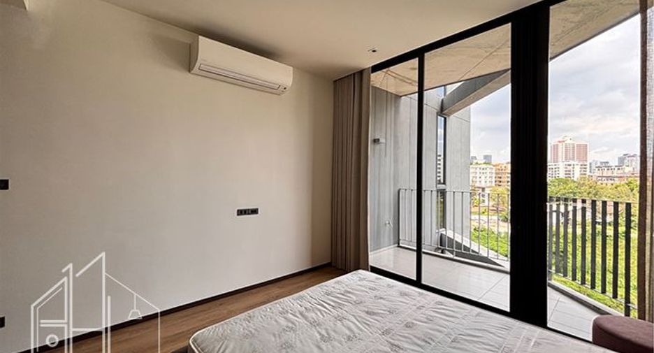 For rent 3 bedrooms apartment in Khlong Toei, Bangkok