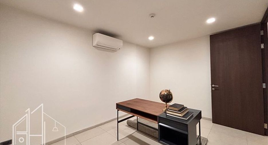 For rent 3 bedrooms apartment in Khlong Toei, Bangkok