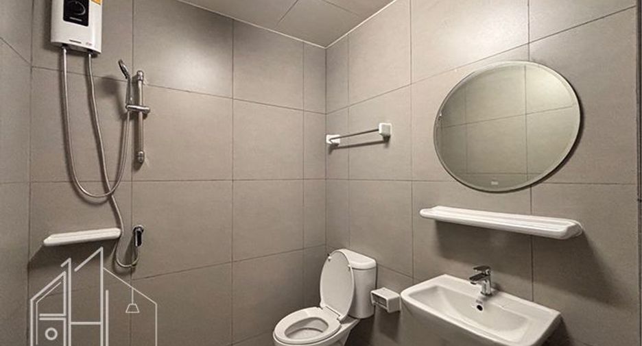 For rent 3 bedrooms apartment in Khlong Toei, Bangkok