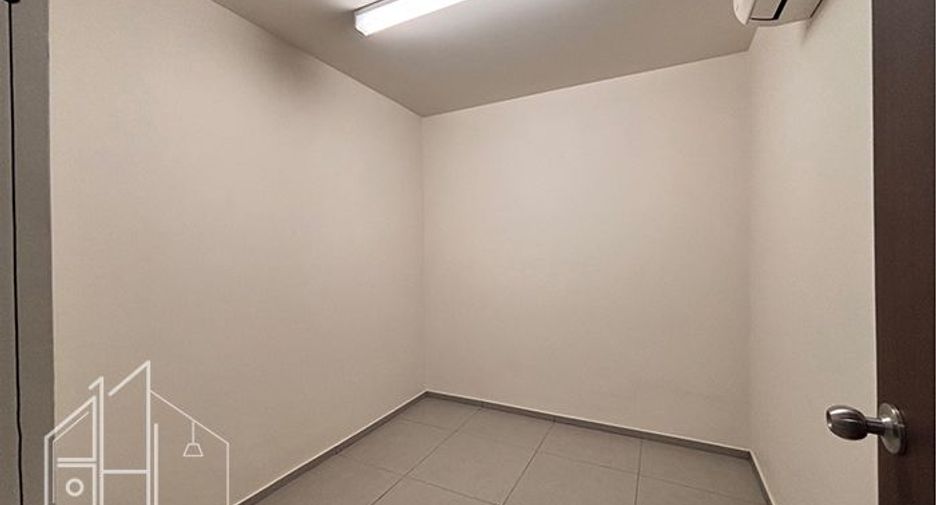 For rent 3 bedrooms apartment in Khlong Toei, Bangkok