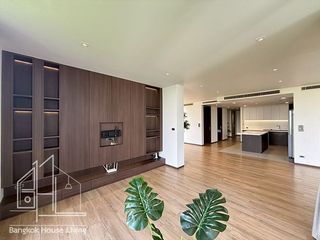 For rent 3 bedrooms apartment in Khlong Toei, Bangkok