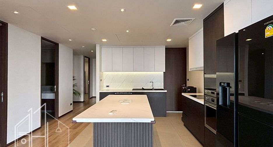 For rent 3 bedrooms apartment in Khlong Toei, Bangkok