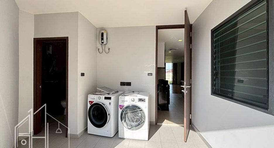 For rent 3 bedrooms apartment in Khlong Toei, Bangkok
