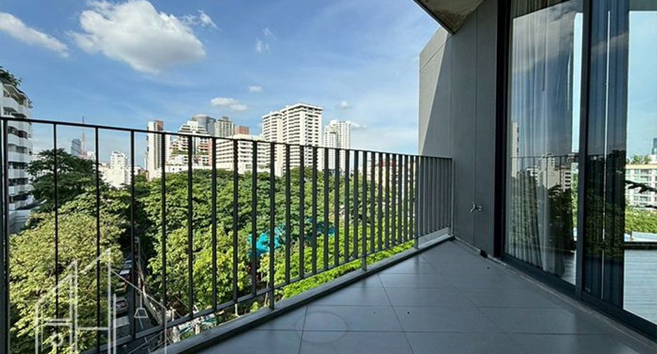 For rent 3 bedrooms apartment in Khlong Toei, Bangkok