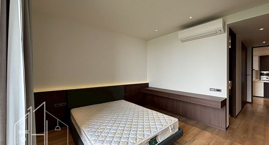 For rent 3 bedrooms apartment in Khlong Toei, Bangkok