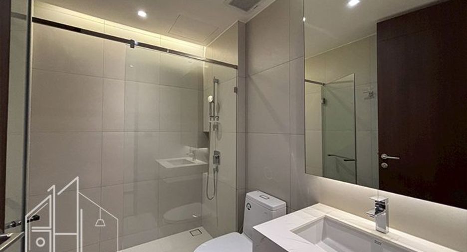 For rent 3 bedrooms apartment in Khlong Toei, Bangkok