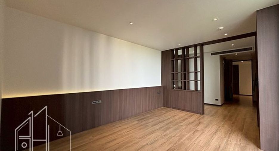 For rent 3 bedrooms apartment in Khlong Toei, Bangkok