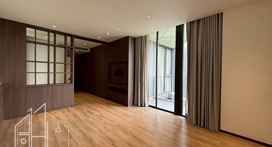 For rent 3 bedrooms apartment in Khlong Toei, Bangkok
