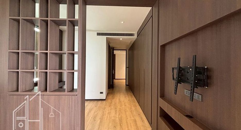 For rent 3 bedrooms apartment in Khlong Toei, Bangkok