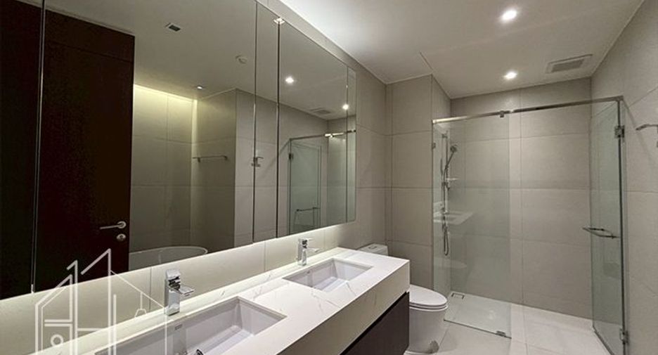 For rent 3 bedrooms apartment in Khlong Toei, Bangkok