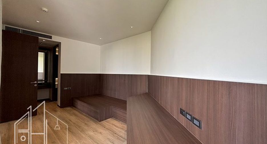 For rent 3 bedrooms apartment in Khlong Toei, Bangkok