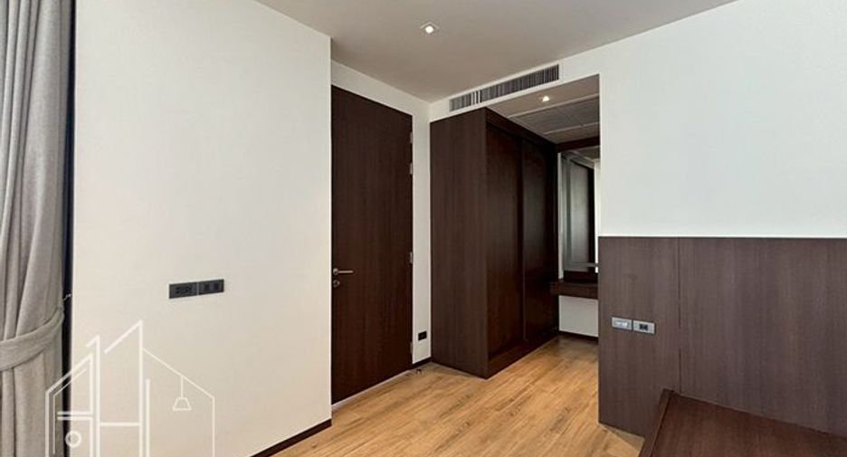 For rent 3 bedrooms apartment in Khlong Toei, Bangkok