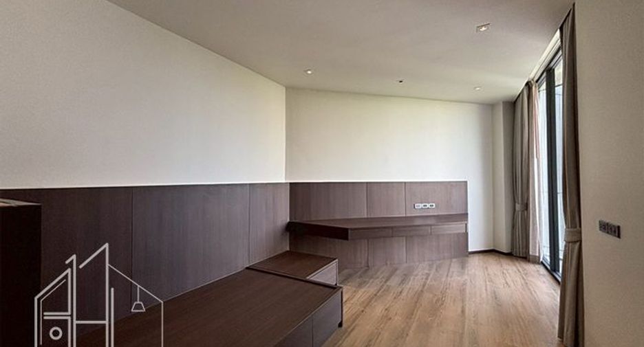 For rent 3 bedrooms apartment in Khlong Toei, Bangkok