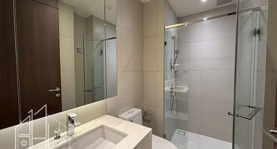 For rent 3 bedrooms apartment in Khlong Toei, Bangkok