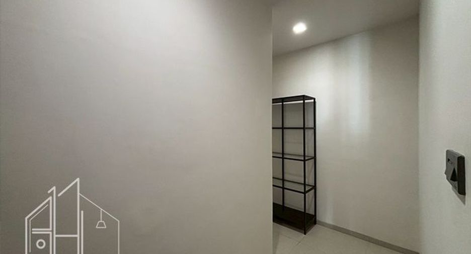 For rent 3 bedrooms apartment in Khlong Toei, Bangkok