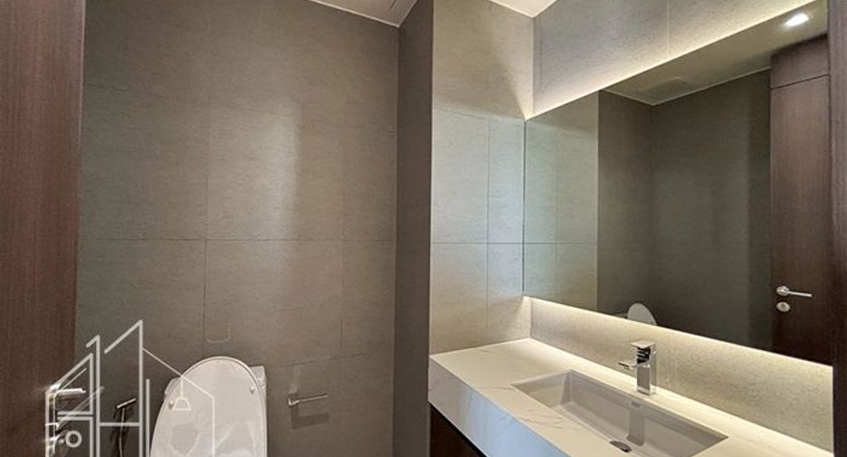For rent 3 bedrooms apartment in Khlong Toei, Bangkok