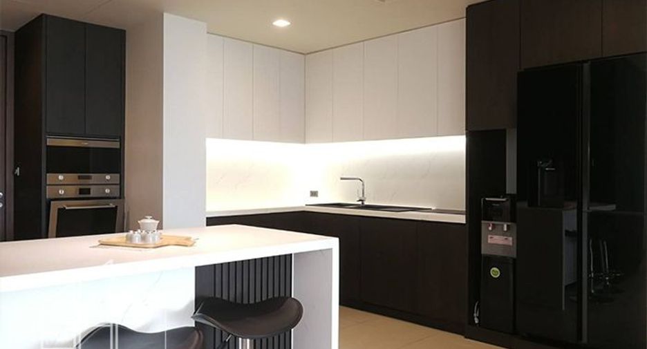 For rent 3 bedrooms apartment in Khlong Toei, Bangkok