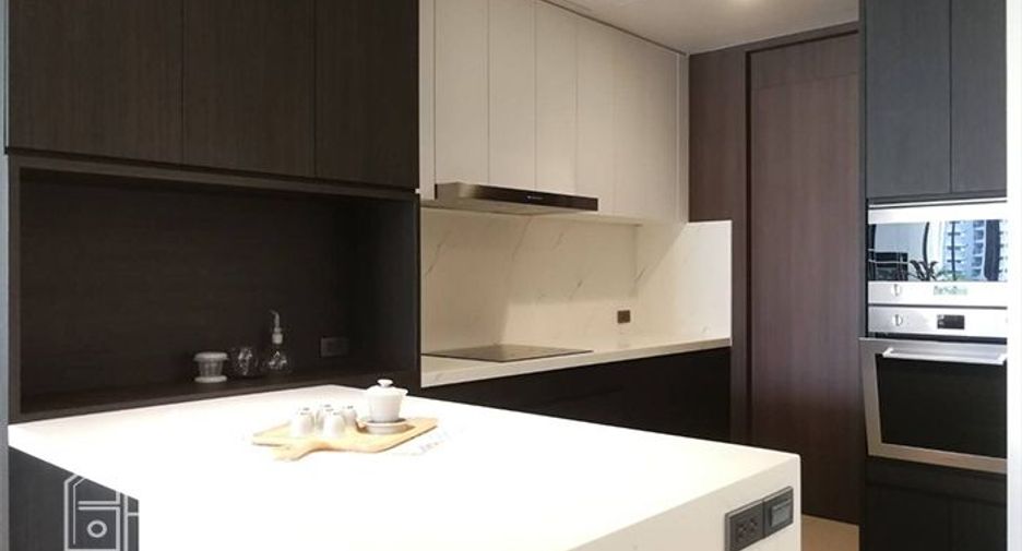 For rent 3 bedrooms apartment in Khlong Toei, Bangkok
