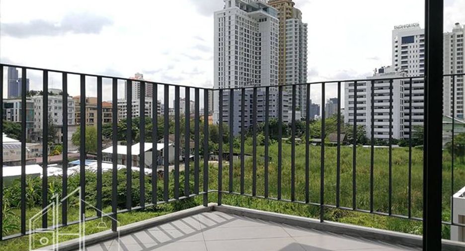 For rent 3 bedrooms apartment in Khlong Toei, Bangkok