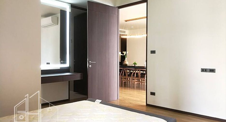 For rent 3 bedrooms apartment in Khlong Toei, Bangkok