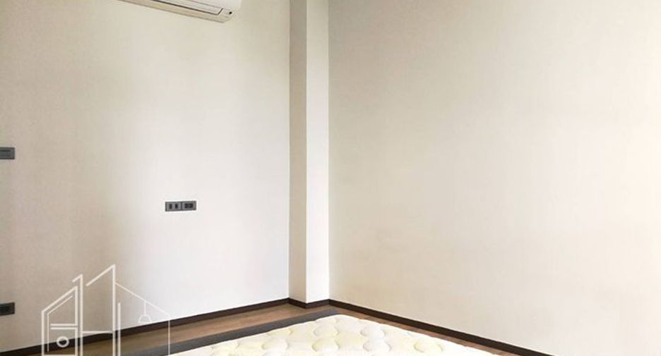 For rent 3 bedrooms apartment in Khlong Toei, Bangkok