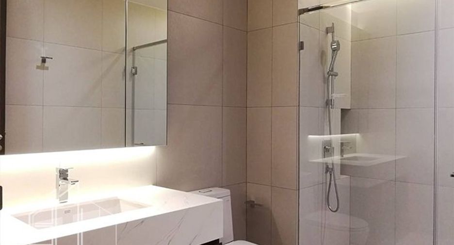 For rent 3 bedrooms apartment in Khlong Toei, Bangkok