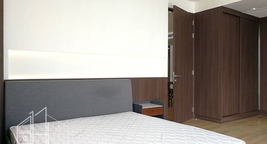 For rent 3 bedrooms apartment in Khlong Toei, Bangkok
