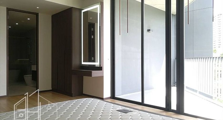 For rent 3 bedrooms apartment in Khlong Toei, Bangkok