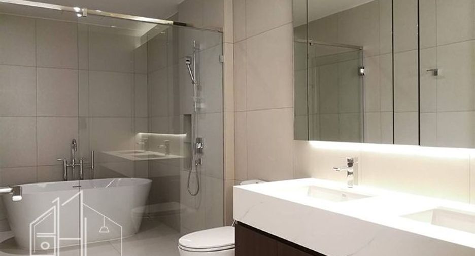 For rent 3 bedrooms apartment in Khlong Toei, Bangkok