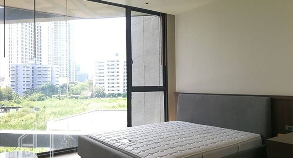 For rent 3 bedrooms apartment in Khlong Toei, Bangkok