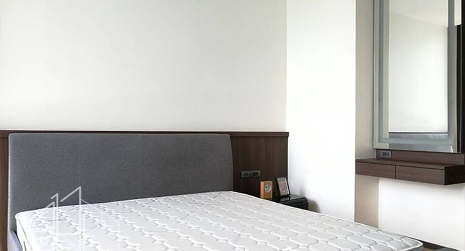 For rent 3 bedrooms apartment in Khlong Toei, Bangkok