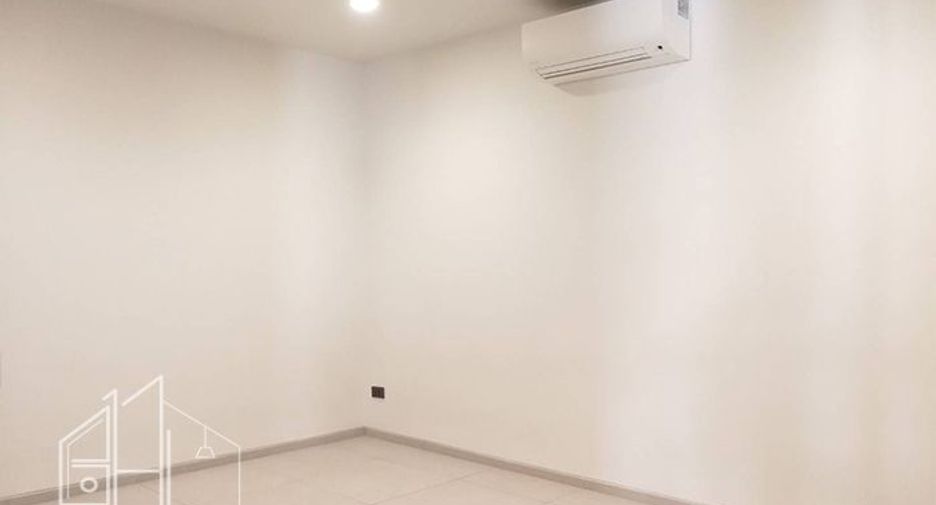 For rent 3 bedrooms apartment in Khlong Toei, Bangkok