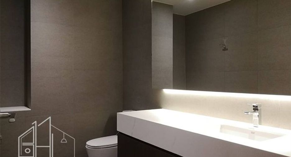 For rent 3 bedrooms apartment in Khlong Toei, Bangkok