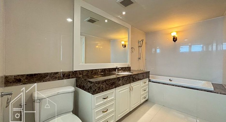 Condo en alquiler de 4 habitaciones en Watthana, Bangkok
