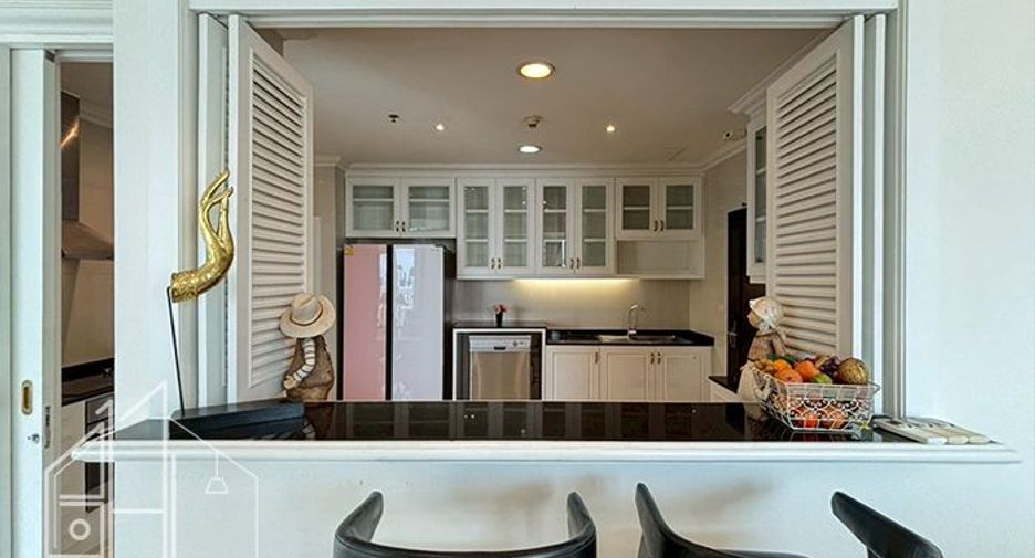 Condo en alquiler de 4 habitaciones en Watthana, Bangkok
