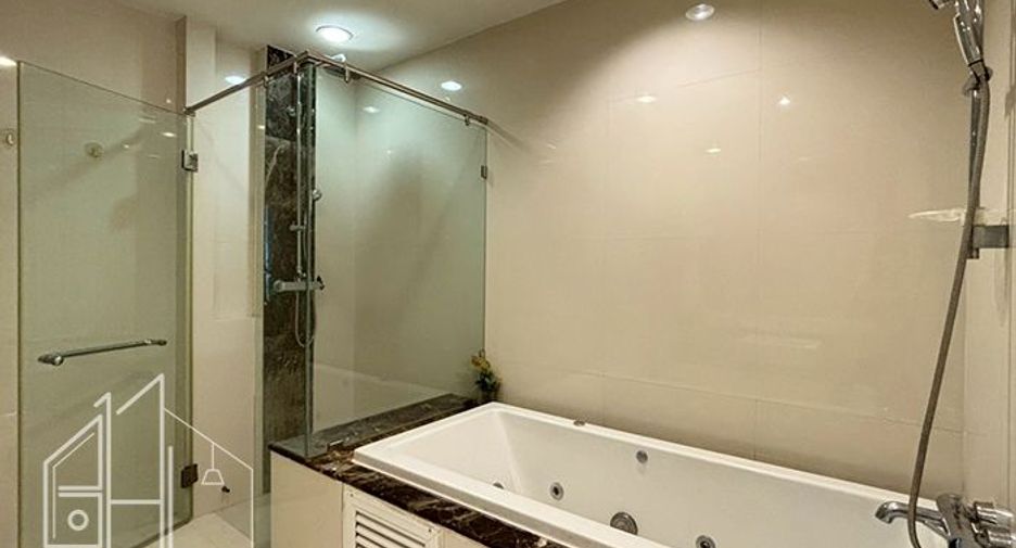 Condo en alquiler de 4 habitaciones en Watthana, Bangkok