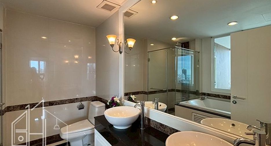 Condo en alquiler de 4 habitaciones en Watthana, Bangkok
