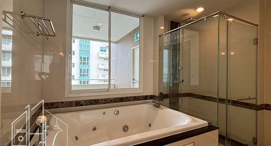 Condo en alquiler de 4 habitaciones en Watthana, Bangkok