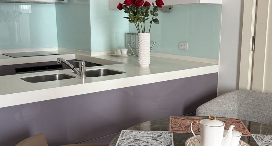 For rent 2 bedrooms condo in Pathum Wan, Bangkok