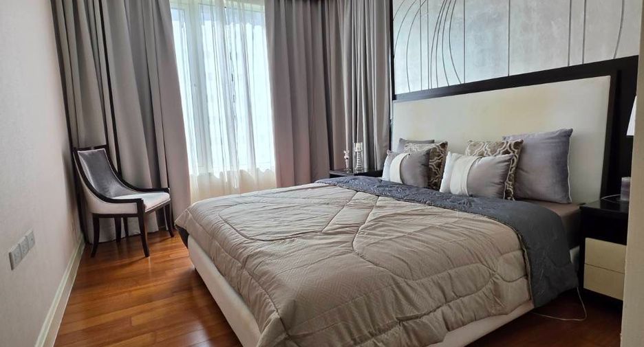 For rent 2 bedrooms condo in Pathum Wan, Bangkok