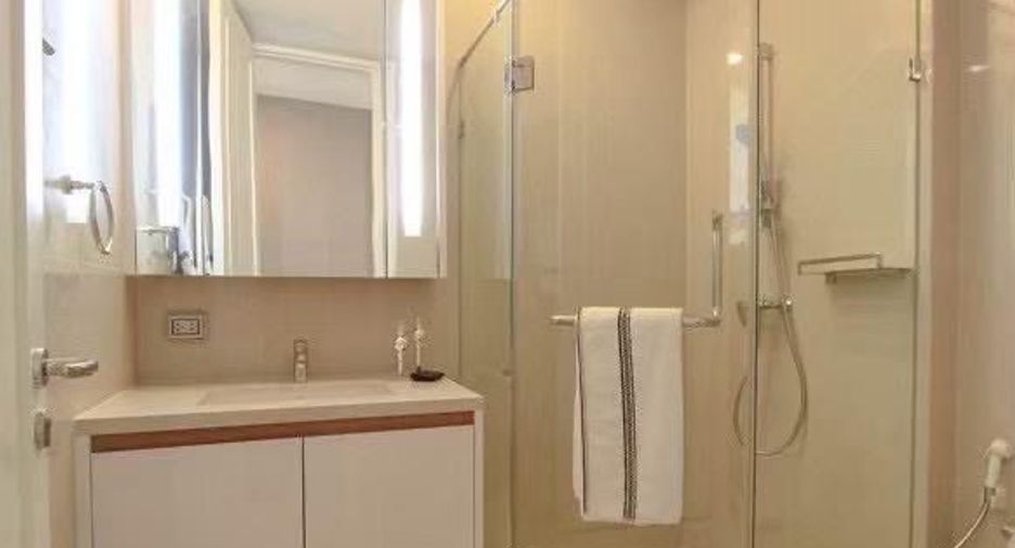 For rent 2 bedrooms condo in Pathum Wan, Bangkok