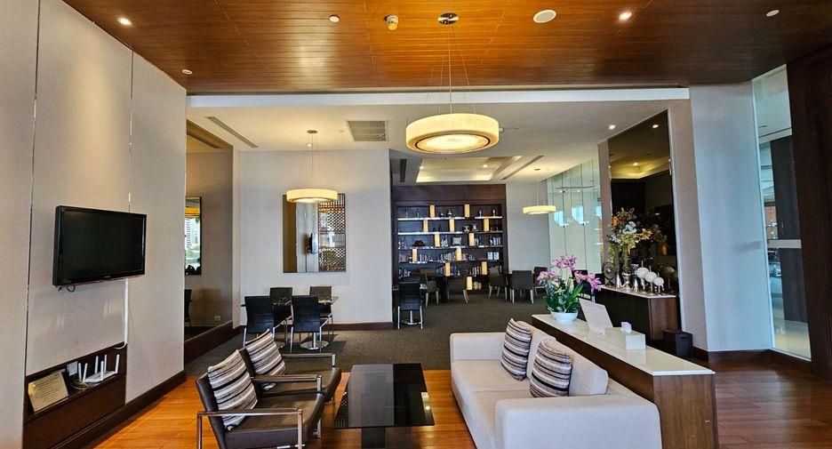 For rent 2 bedrooms condo in Pathum Wan, Bangkok